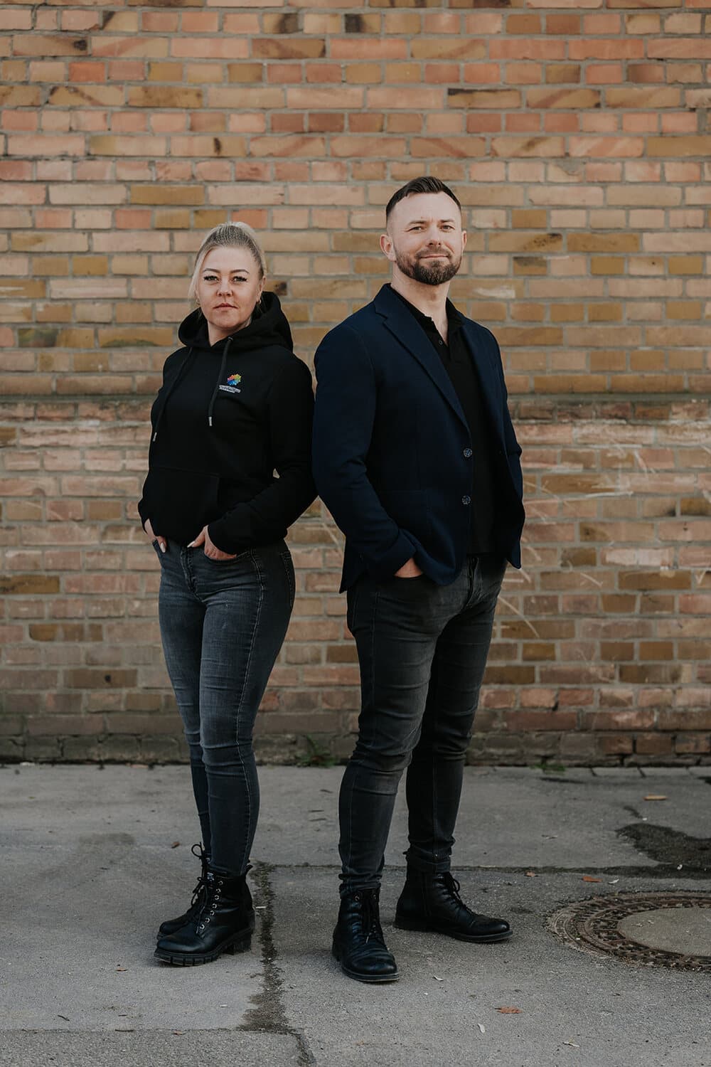 Vera Galickij (Büroleitung) und Valentin Fuhrmann (Geschäftsführung) vom RenovierungsTrupp